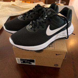 NIB Nike Revolution 6 Next Nature Sneakers